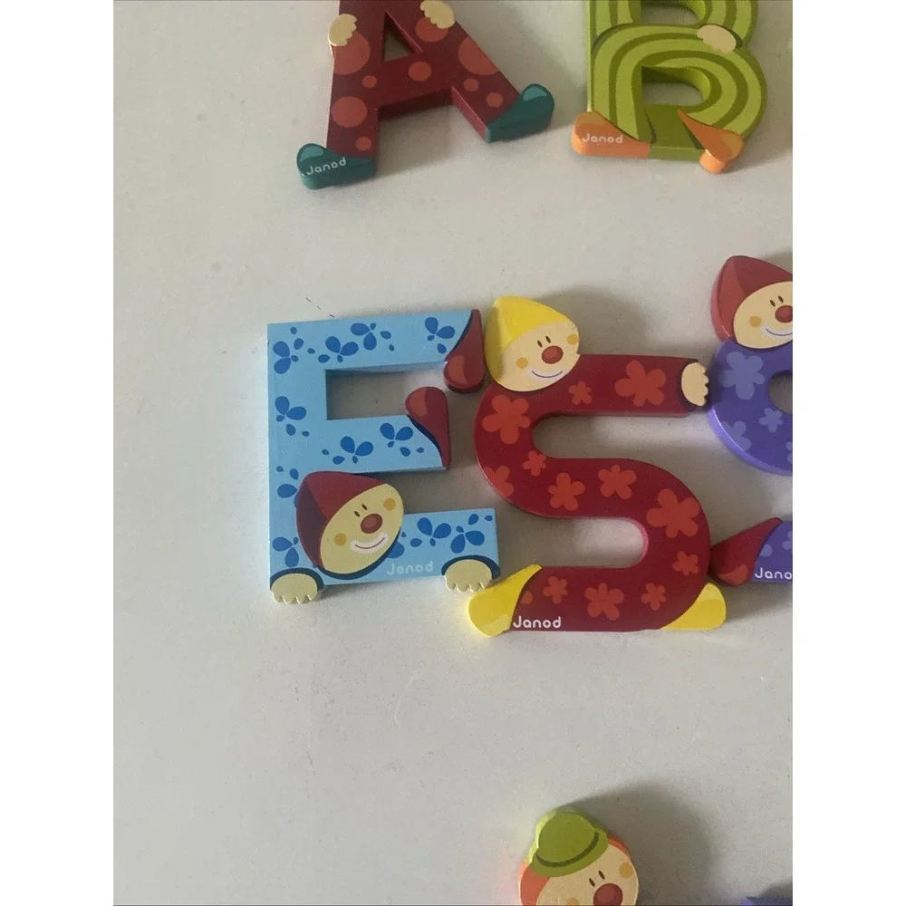 Jonad 21 Letters Wooden Sellout Assorted Alphabet Clown Letters